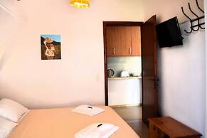 Kostas Apartments & Studios