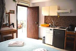 Kostas Apartments & Studios