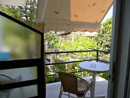 Kostas Apartments & Studios