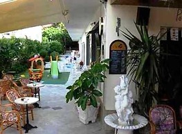 Harry's Bar & Apartments