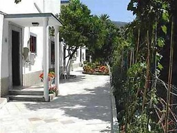 Harry's Bar & Apartments