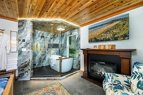 Little Creek Cove Beachfront Resort