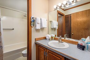 Little Creek Cove Beachfront Resort