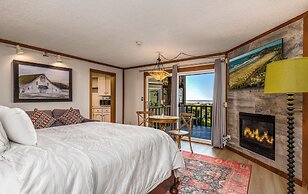 Little Creek Cove Beachfront Resort