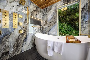 Little Creek Cove Beachfront Resort