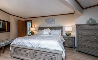 Little Creek Cove Beachfront Resort