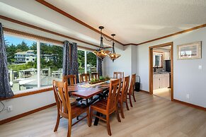 Little Creek Cove Beachfront Resort