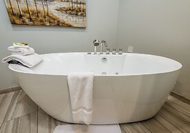 Little Creek Cove Beachfront Resort