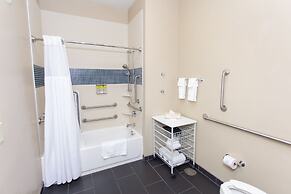 Staybridge Suites Bowling Green by IHG