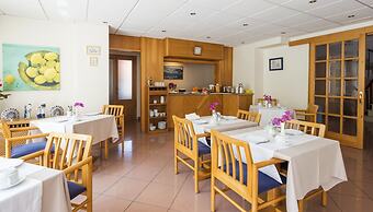 Hostal Residencia Sutimar