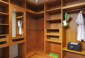 The Cliff Resort & Residences