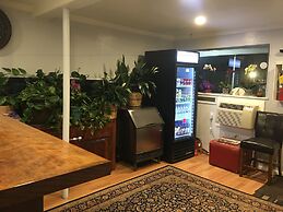 Country Manor Motel Watkins