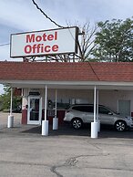 Country Manor Motel Watkins