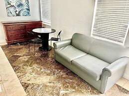 Hollywood Beach Swan