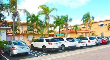 Hollywood Beach Swan