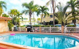 Hollywood Beach Swan