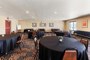 Cobblestone Hotel & Suites - Knoxville