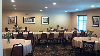 Cobblestone Hotel & Suites - Knoxville