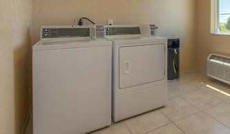 Cobblestone Hotel & Suites - Knoxville