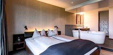 Small Luxury Hotel Wellnesshotel Golfpanorama