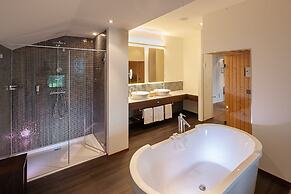 Small Luxury Hotel Wellnesshotel Golfpanorama