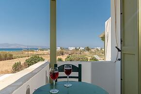 Studios Vrettos Beachfront Hotel