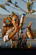 Studios Vrettos Beachfront Hotel