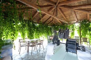 Studios Vrettos Beachfront Hotel