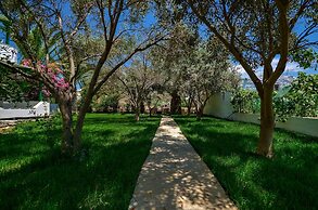 Studios Vrettos Beachfront Hotel