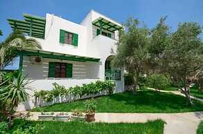 Studios Vrettos Beachfront Hotel