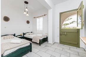 Studios Vrettos Beachfront Hotel