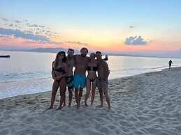 Studios Vrettos Beachfront Hotel