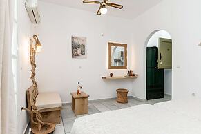 Studios Vrettos Beachfront Hotel