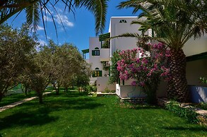 Studios Vrettos Beachfront Hotel