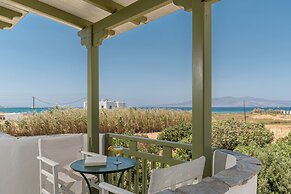 Studios Vrettos Beachfront Hotel