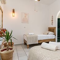 Studios Vrettos Beachfront Hotel