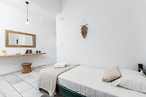 Studios Vrettos Beachfront Hotel