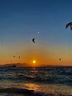 Studios Vrettos Beachfront Hotel