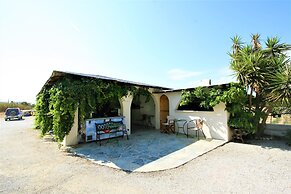 Studios Vrettos Beachfront Hotel