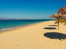 Studios Vrettos Beachfront Hotel