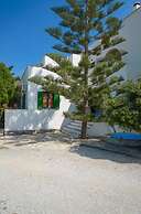 Studios Vrettos Beachfront Hotel