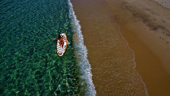 Studios Vrettos Beachfront Hotel