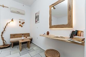 Studios Vrettos Beachfront Hotel