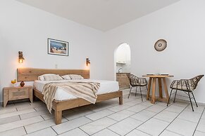 Studios Vrettos Beachfront Hotel