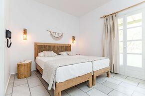 Studios Vrettos Beachfront Hotel