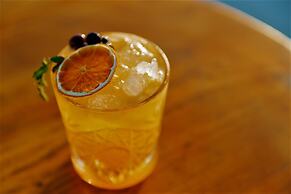 Studios Vrettos Beachfront Hotel