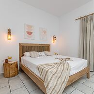 Studios Vrettos Beachfront Hotel