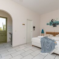 Studios Vrettos Beachfront Hotel