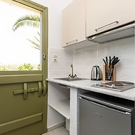 Studios Vrettos Beachfront Hotel