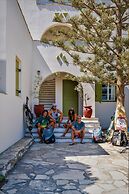 Studios Vrettos Beachfront Hotel